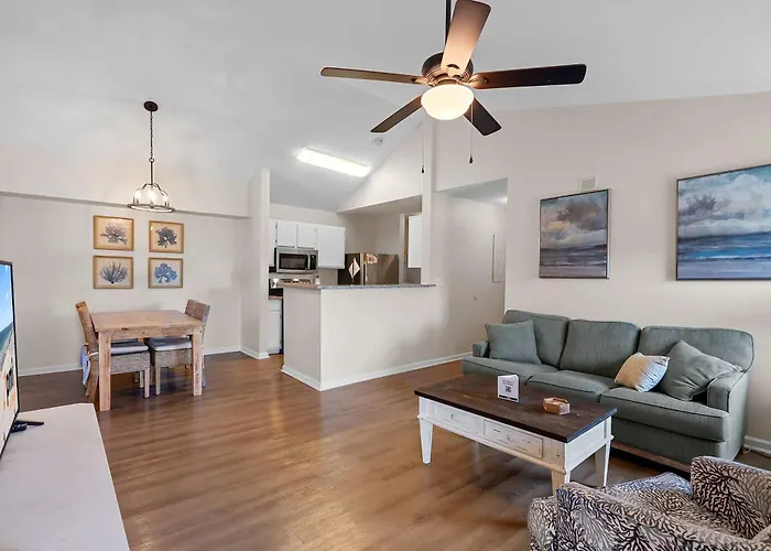 With Pool 5 Miles To Beaches * Gulf Shores