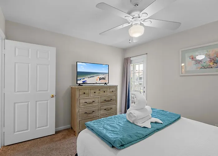 With Pool 5 Miles To Beaches * Gulf Shores