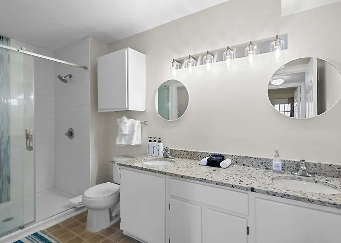 Apartment With Pool 5 Miles To Beaches