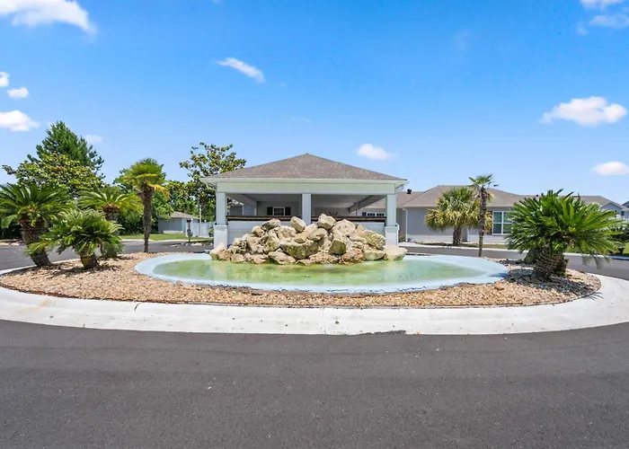 Apartment With Pool 5 Miles To Beaches *