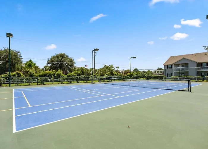 With Pool 5 Miles To Beaches Apartment *
