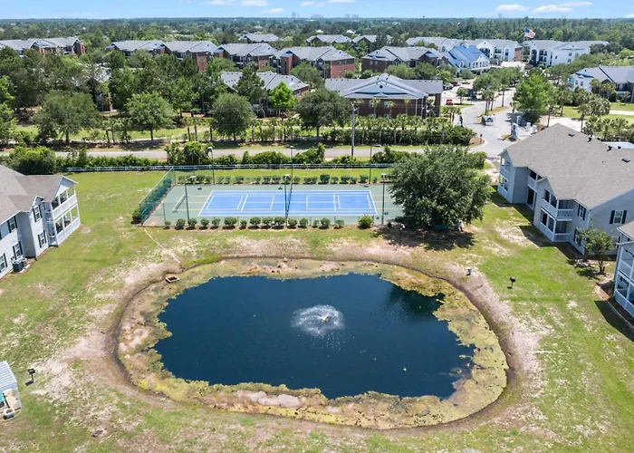 With Pool 5 Miles To Beaches Apartment *