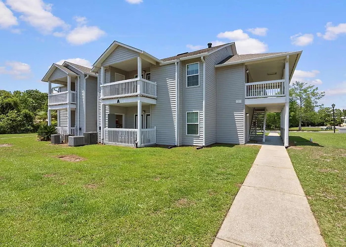 With Pool 5 Miles To Beaches Apartment