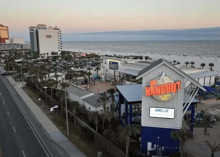 Apartment With Pool 5 Miles To Beaches